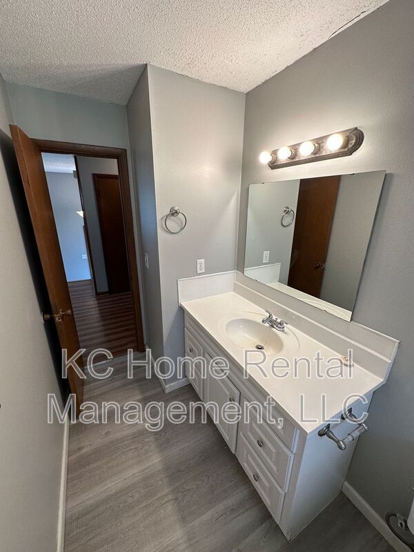 Building Photo - 1209 SW Westminister Rd