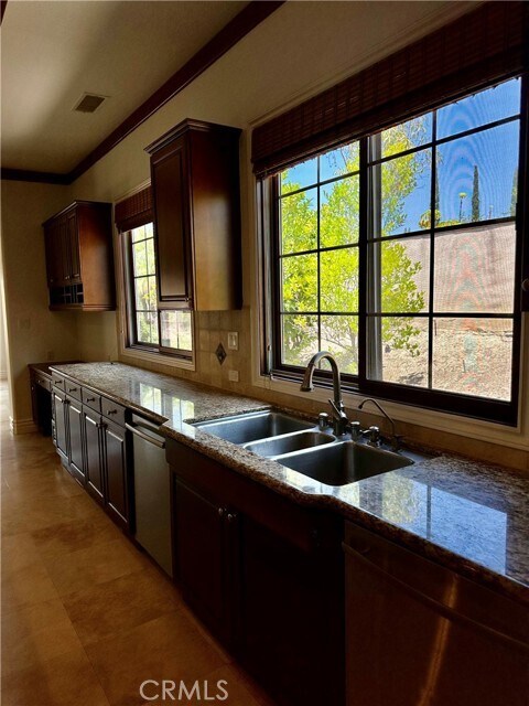 Building Photo - 25351 Mustang Dr