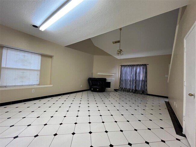 Building Photo - 11830 Meadow Pl Dr