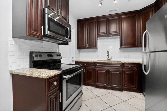 Building Photo - Charming 2BD/1BA Condo on Pecan Ave!