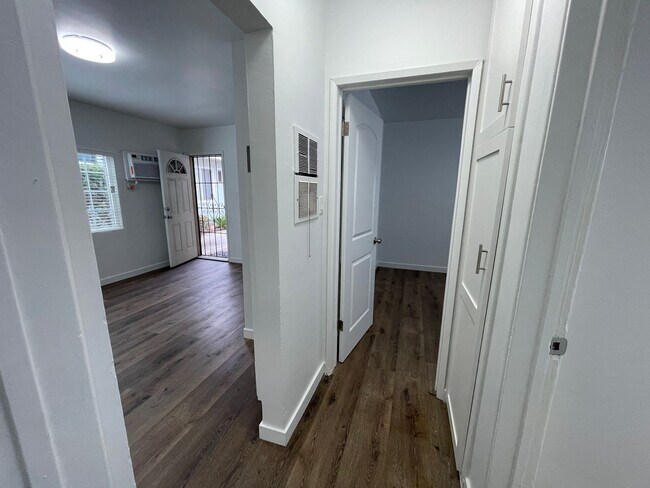 Building Photo - 4962 S Centinela Ave
