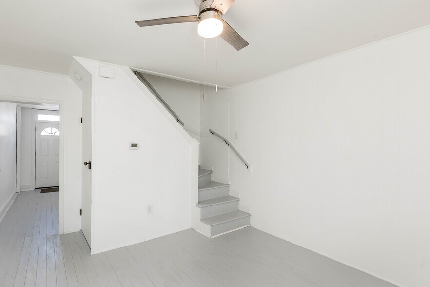 Building Photo - 19 Degrange St