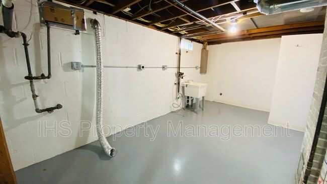 Building Photo - 504 Delafield Ave