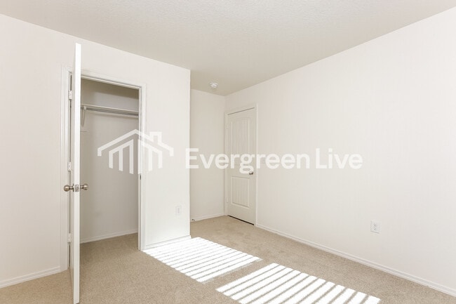 Building Photo - 24 Sourdough Crk Ln