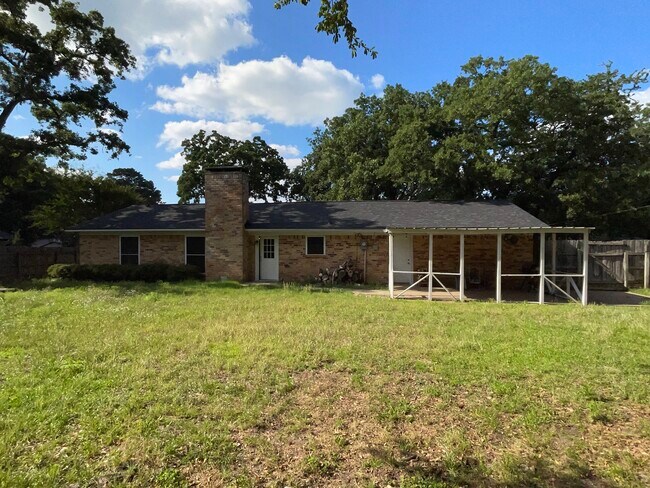 Building Photo - 2265 Leaning Oaks