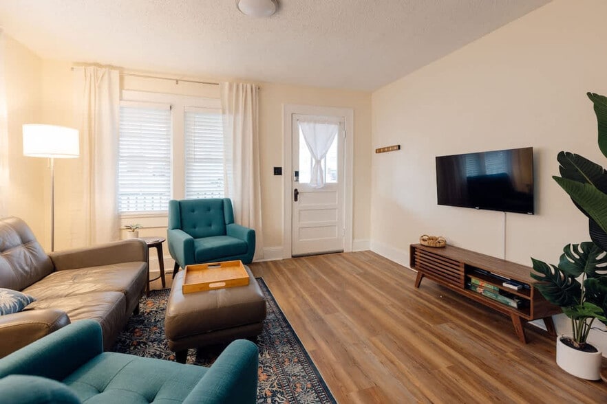 Building Photo - 217 Highland Ave