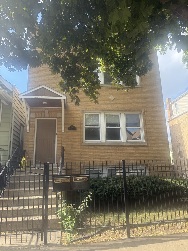 Building Photo - 2708 N Marshfield Ave
