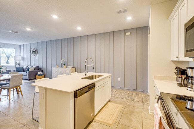 Building Photo - 134 Redbud Rd