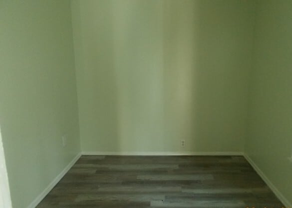 Building Photo - 58 Thorn St
