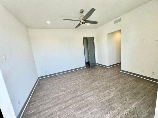 Building Photo - dun8385