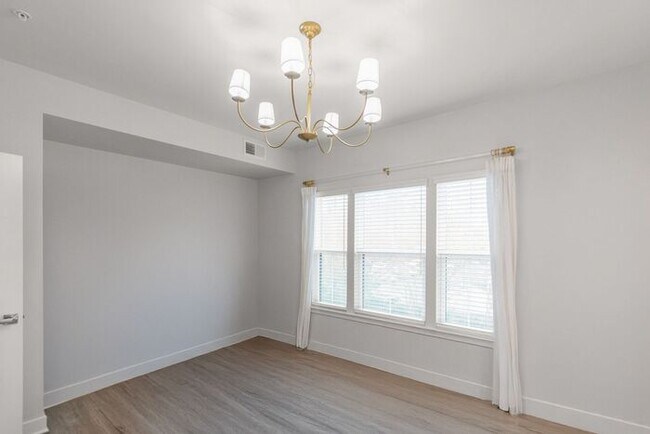Building Photo - Stunning 3-Bedroom Townhouse in the Heart of South End!