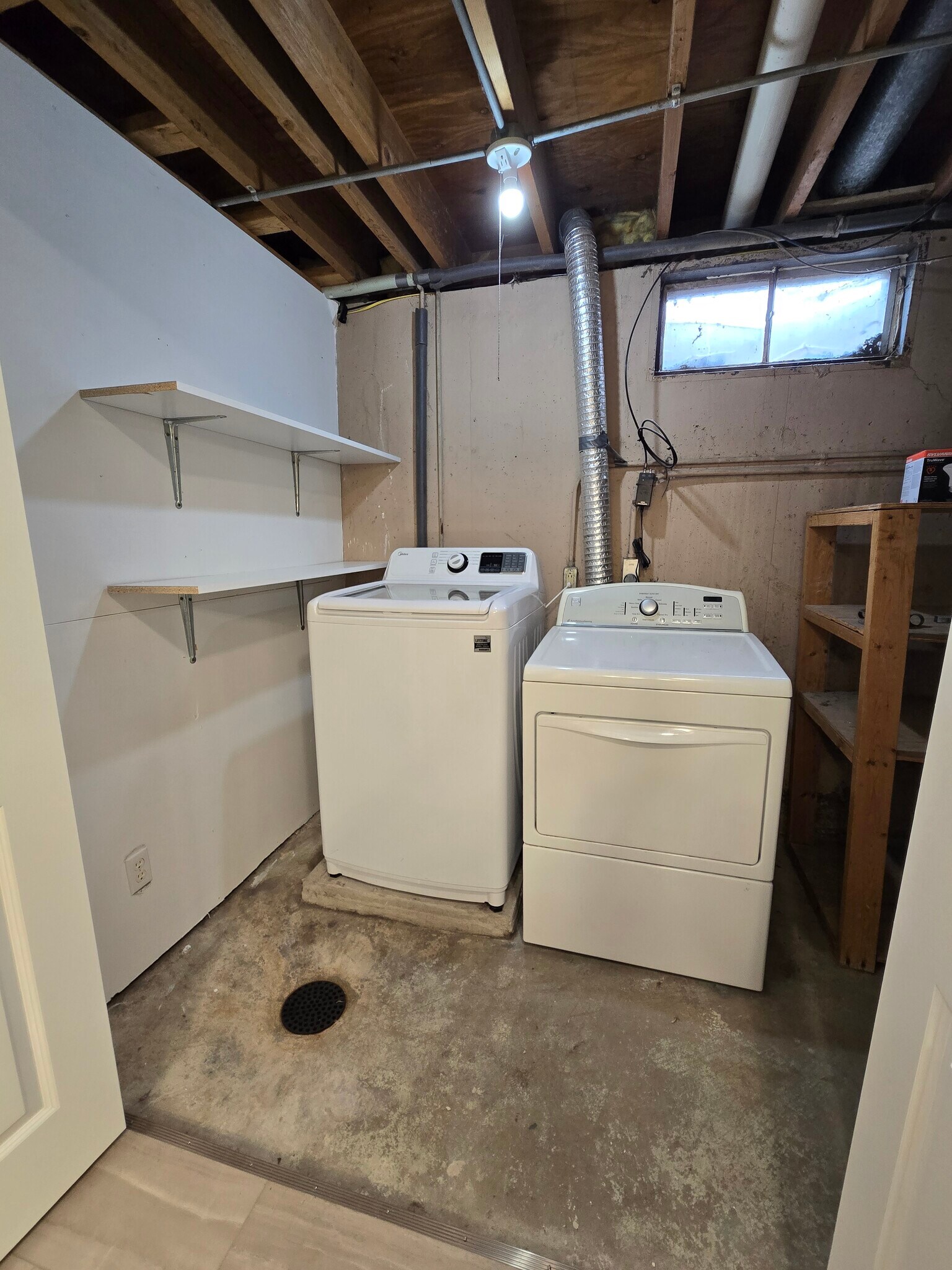 Building Photo - 2125 Hollywood Blvd