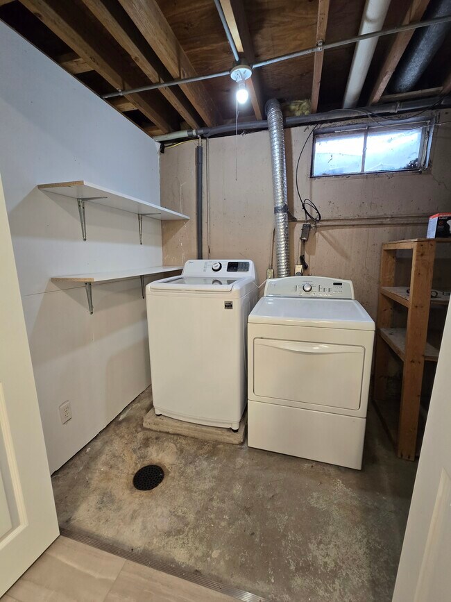 Building Photo - 2125 Hollywood Blvd