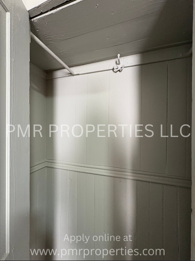 Building Photo - Studio/ 1 Bathroom-House