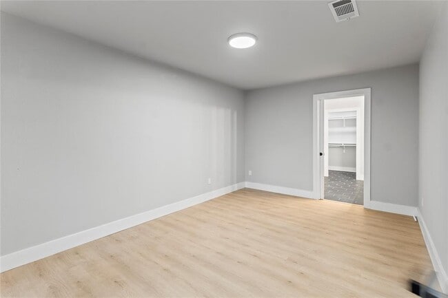 Building Photo - 3907 Carmel Dr