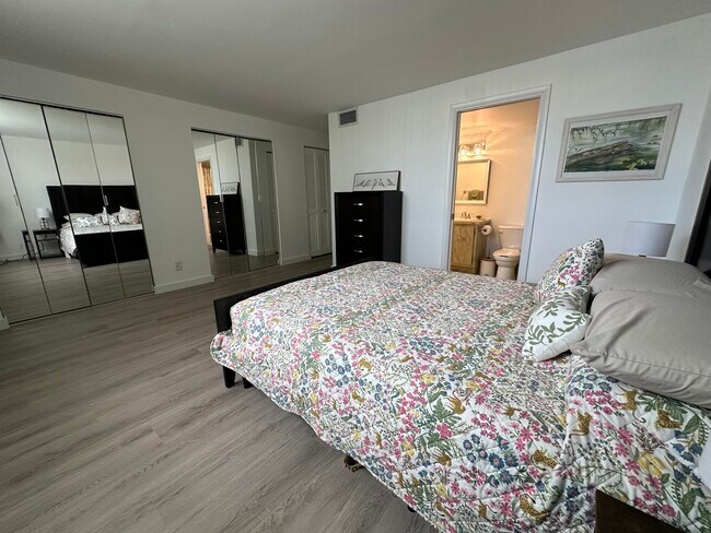 Building Photo - 141 SE 3rd Ave