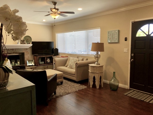 Living Room - 2018 Plant Ave