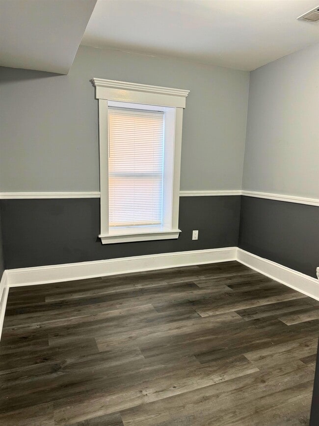 Building Photo - 608 Bramhall Ave