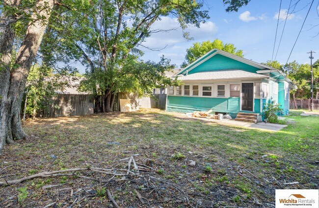 Building Photo - Large Bungalow  in College Hill