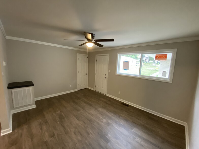 Living Room - 716 Marsh St