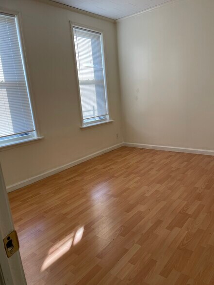 Master Bed - 2333 E 24th St