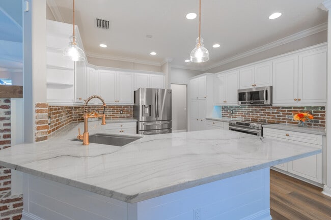 Building Photo - 3315 SE W Snow Rd