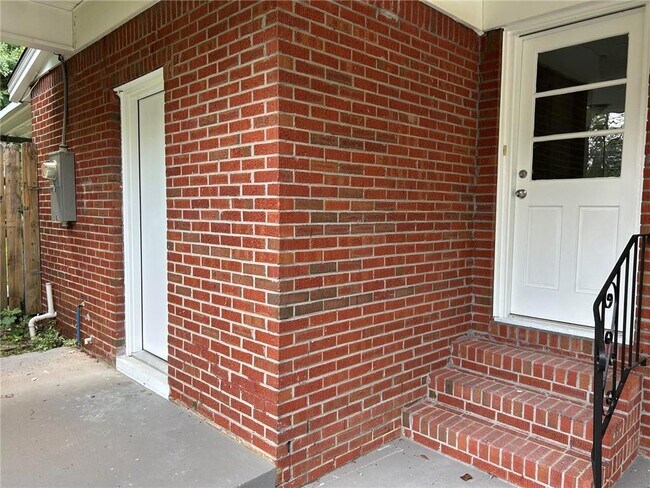 Building Photo - 506 Seville Dr