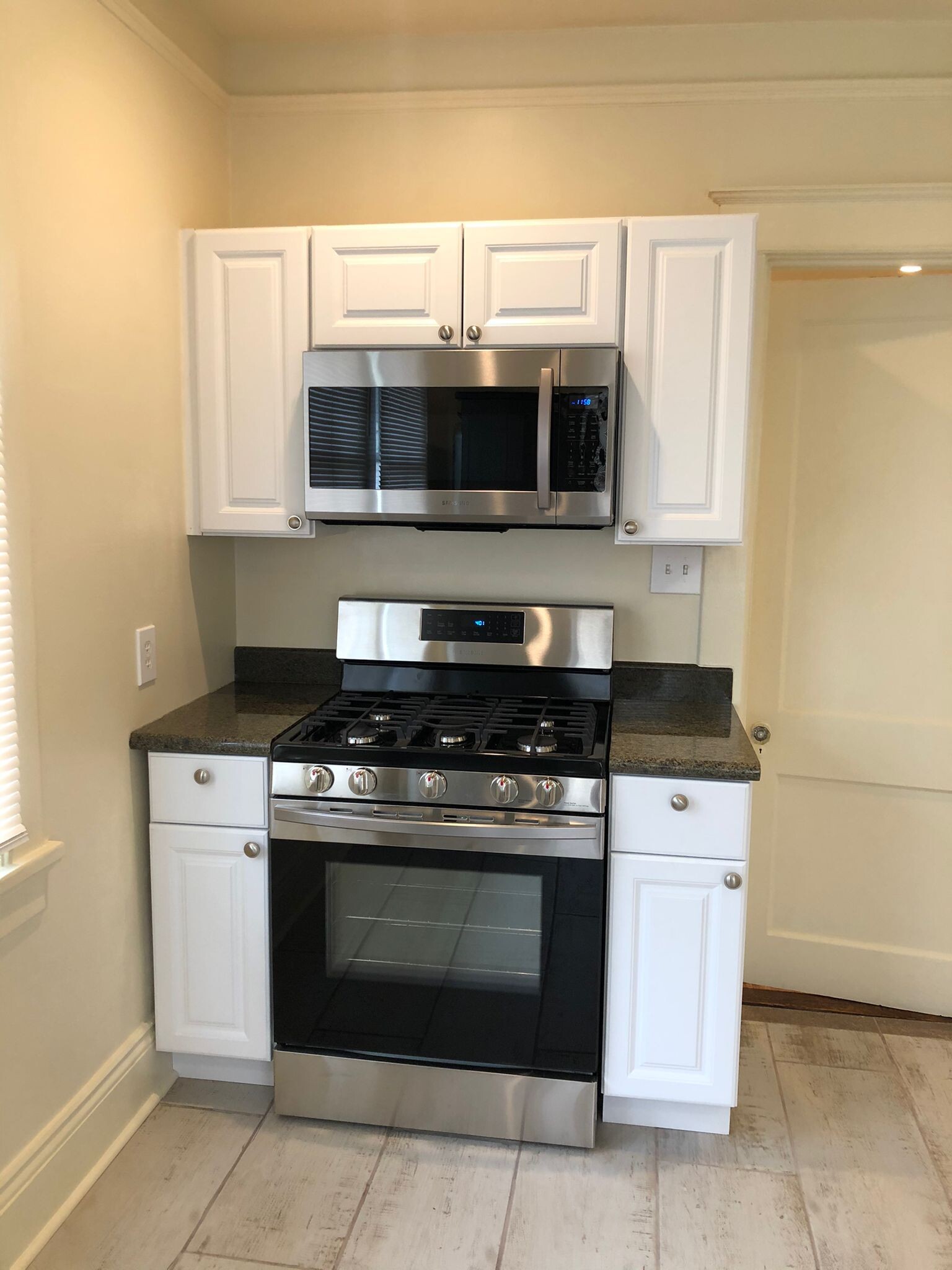 Building Photo - 2217 Napoleon Ave