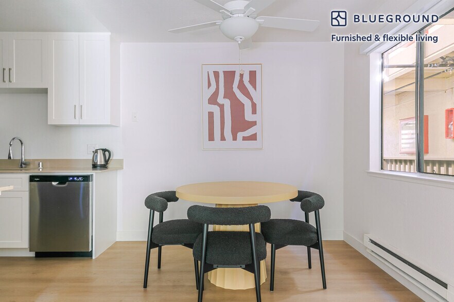 Building Photo - 1600 Villa St