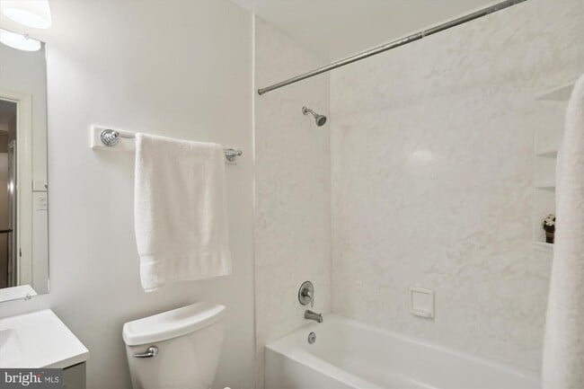 Building Photo - 7561 Heatherton Ln