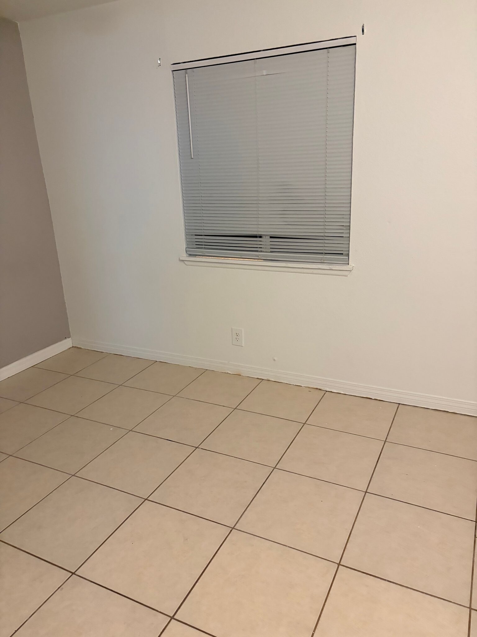 Building Photo - 4392 Springdale Ct