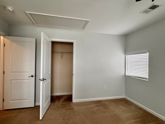 Building Photo - 145 Holly Hill Dr
