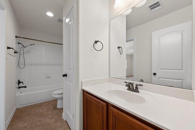 Building Photo - 608 Royal Burgess Dr