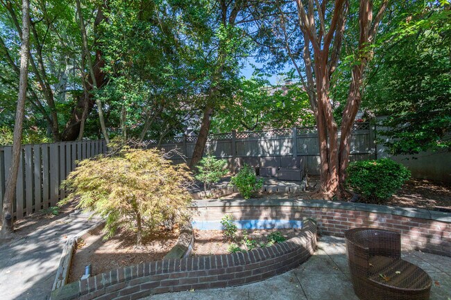 Building Photo - 4611 Charleston Terrace NW