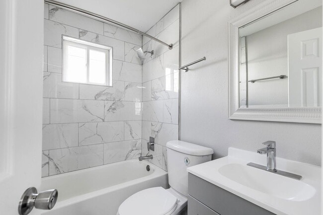 Building Photo - 1913 Whitcomb St