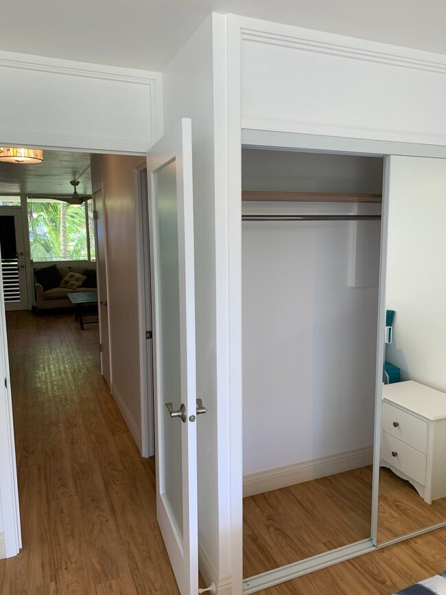 Building Photo - Fully Furnished. Updated. Waikiki (No parking)