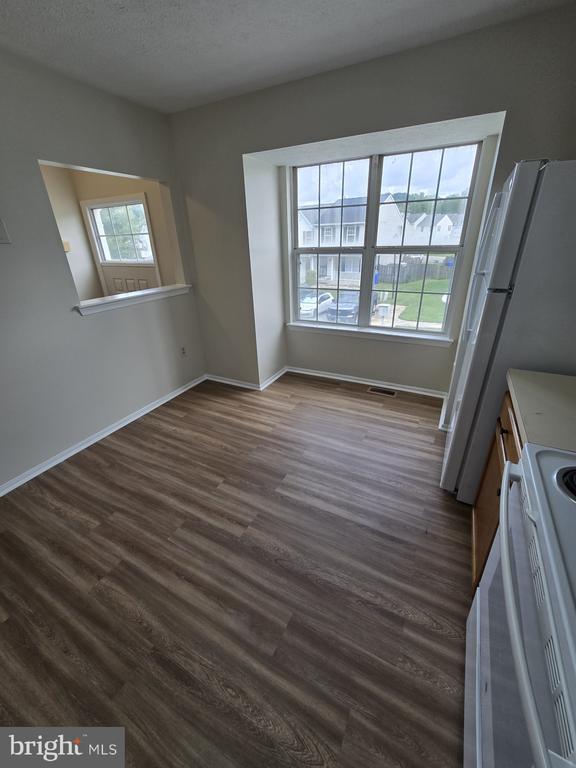 Building Photo - 6328 S Lake Ct