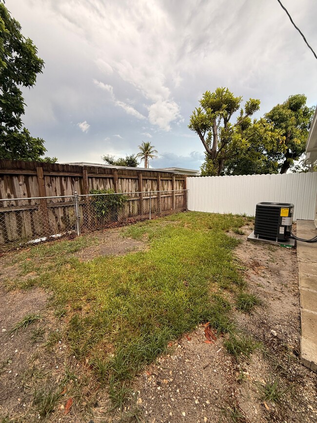Building Photo - 10555 SW 32nd St
