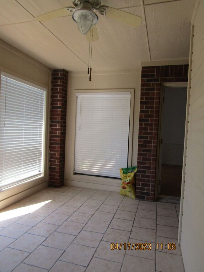 Building Photo - 4104 SW Wendy Dr