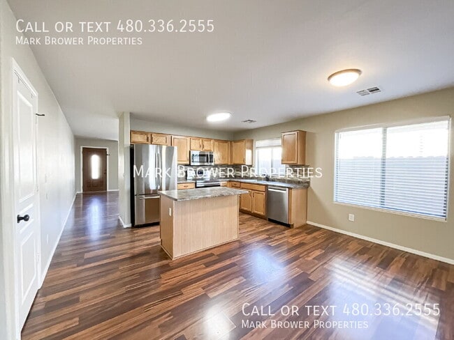 Building Photo - 1255 E Elm Rd