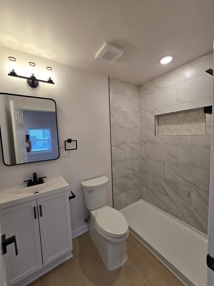 Building Photo - 198 S Court St