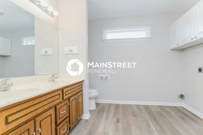 Building Photo - 4 Bedroom Pet-Friendly Home in LEAVENWORTH, KS with Main Street Renewal