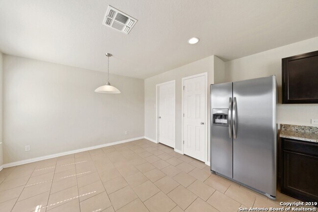 Building Photo - 4 Bedroom/2.5 Bath Mesa Creek Subdivision