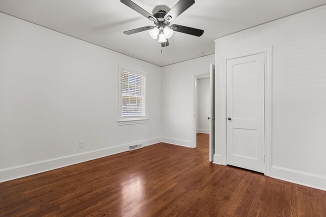 Building Photo - 202 Robinson St