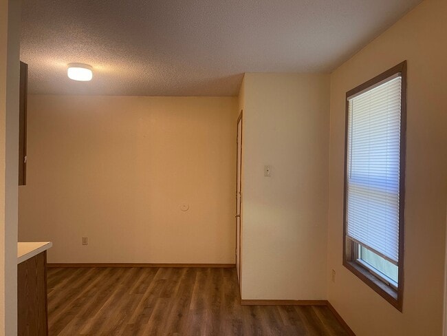 Building Photo - chestnut