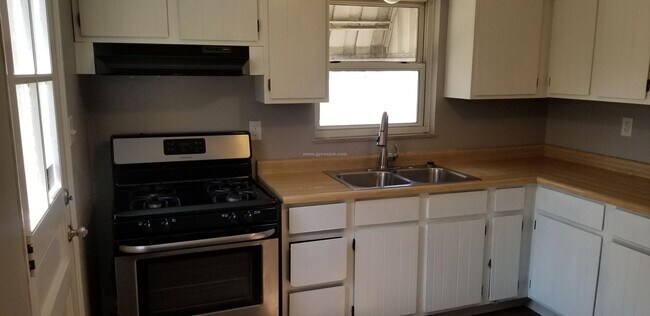 Building Photo - 3-Bedroom home available in Verona over looking the Allegheny River