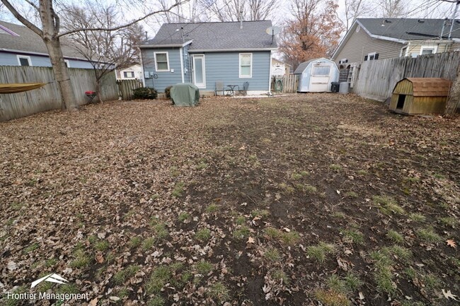 Building Photo - Beautiful Two Bedroom Home