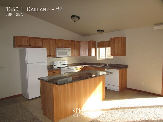 Building Photo - 1350 E. Oakland-#B