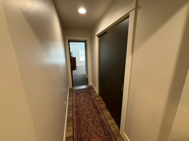 Building Photo - 1640 New Holland Dr