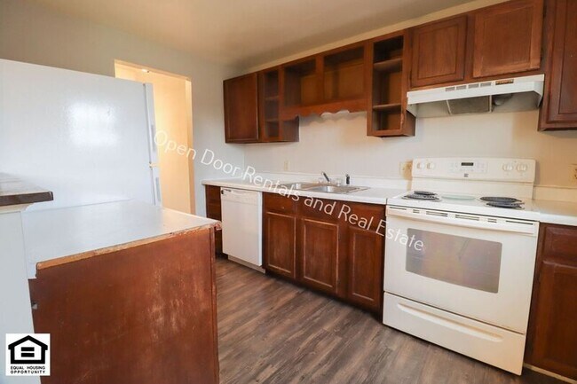 Building Photo - 301 E Hobart St